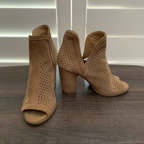 Lucky Brand Larise tan stacked heel bootie size 6 - Picture 9 of 12